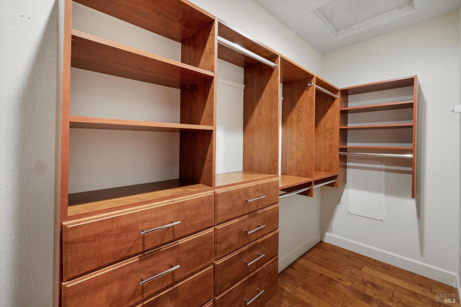 Detail Gallery Image 30 of 74 For 2036 Newcastle Dr, Vacaville,  CA 95687 - 3 Beds | 3 Baths