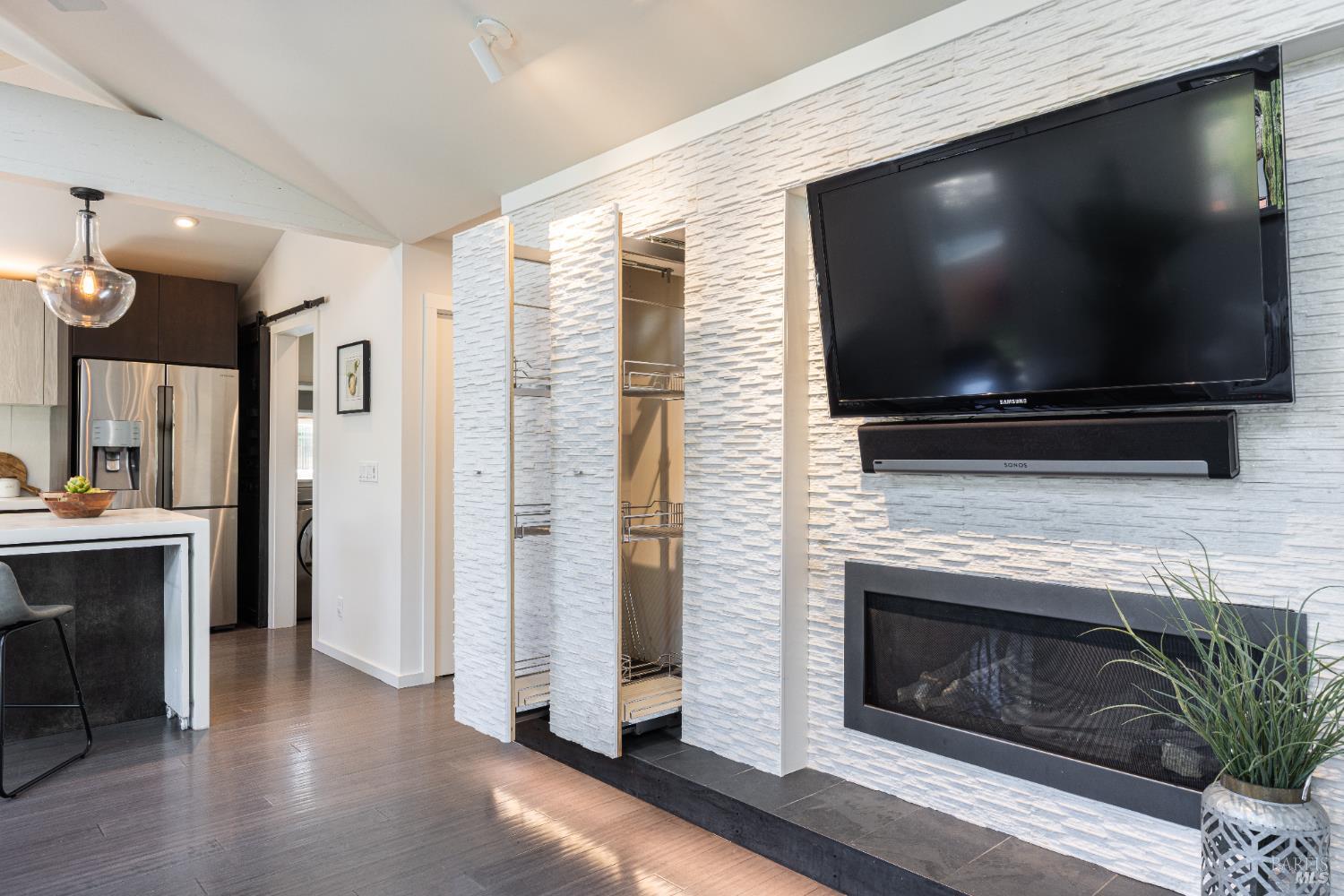 Detail Gallery Image 5 of 26 For 3776 Norfolk St, Napa,  CA 94558 - 3 Beds | 2 Baths