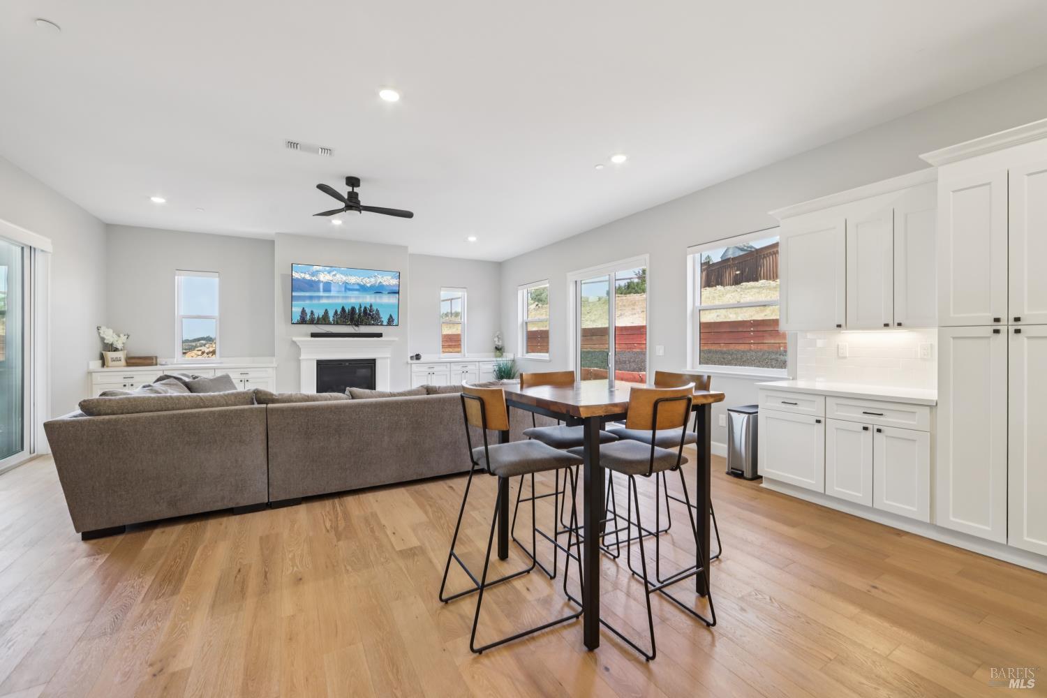 Detail Gallery Image 15 of 50 For 3675 Wyndemere Cir, Santa Rosa,  CA 95403 - 3 Beds | 3 Baths