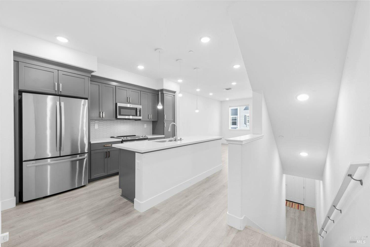 Detail Gallery Image 6 of 24 For 339 Pear Tree Ter #C,  Napa,  CA 94558 - 3 Beds | 3 Baths