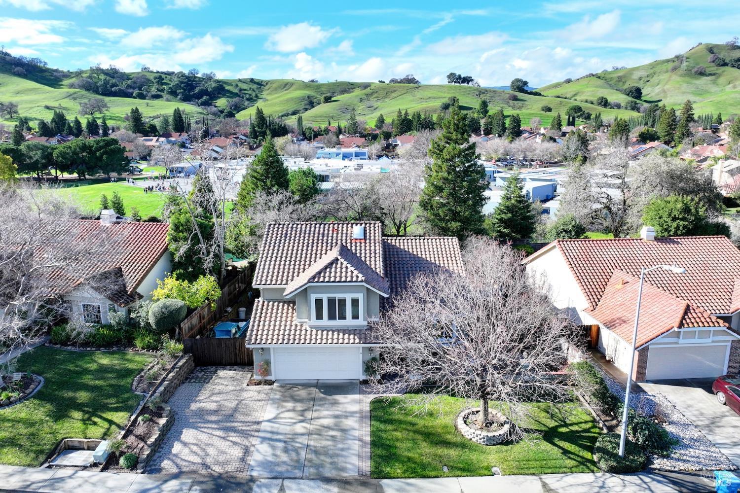 Detail Gallery Image 7 of 93 For 318 Kilgarvan Ct, Vacaville,  CA 95688 - 4 Beds | 3 Baths