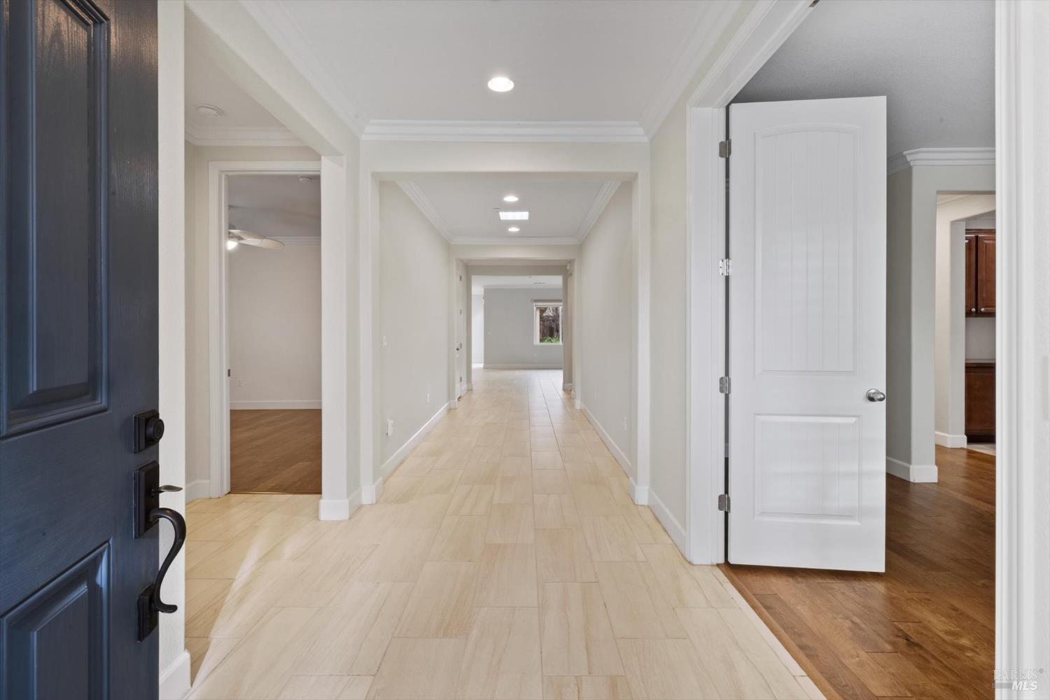 Detail Gallery Image 7 of 74 For 2036 Newcastle Dr, Vacaville,  CA 95687 - 3 Beds | 3 Baths