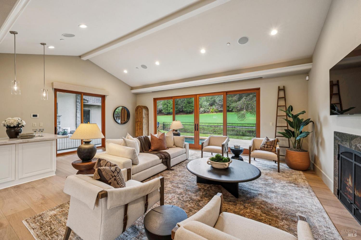 Detail Gallery Image 18 of 40 For 548 Fairway Dr, Novato,  CA 94949 - 5 Beds | 5 Baths