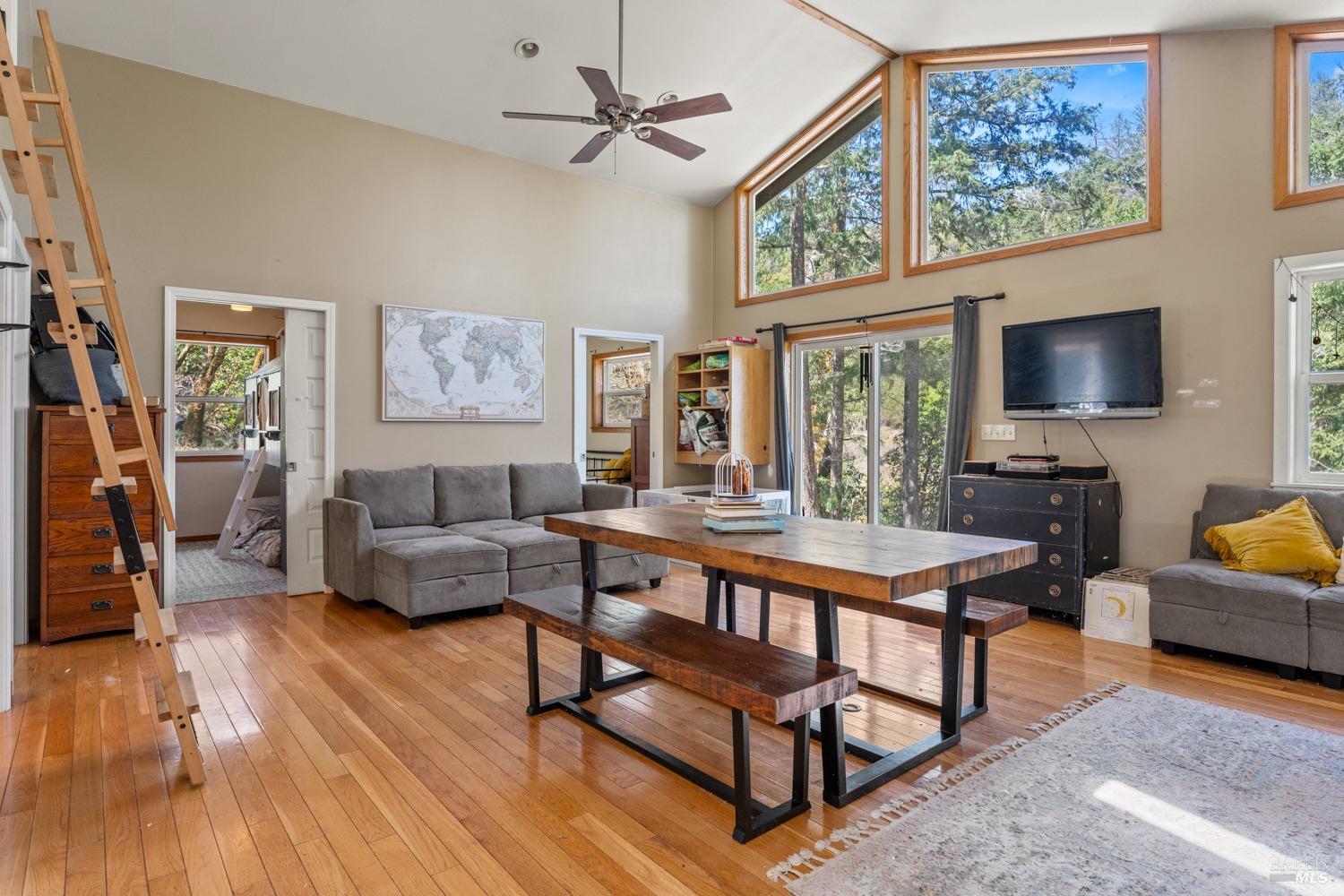 Detail Gallery Image 4 of 22 For 9355 Spyrock Rd, Laytonville,  CA 95454 - 3 Beds | 1/1 Baths