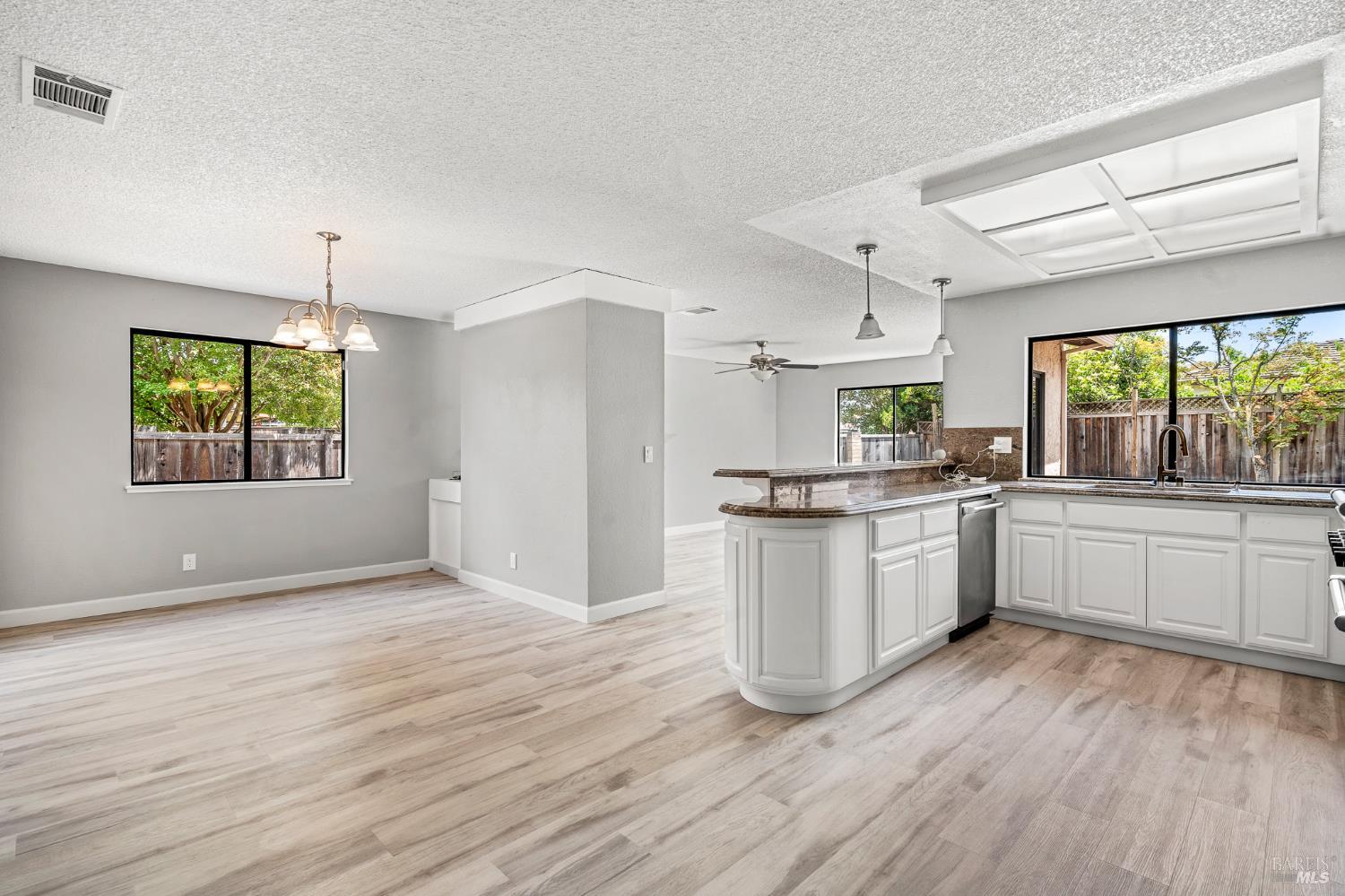 Detail Gallery Image 5 of 10 For 3148 Shetland Ct, Fairfield,  CA 94533 - 4 Beds | 2 Baths