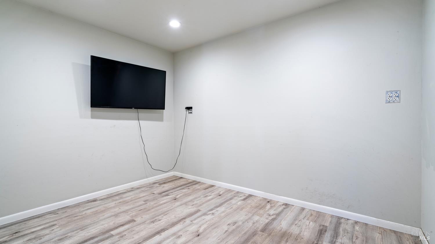 Detail Gallery Image 34 of 57 For 9130 Water Rd, Cotati,  CA 94931 - 3 Beds | 2/1 Baths