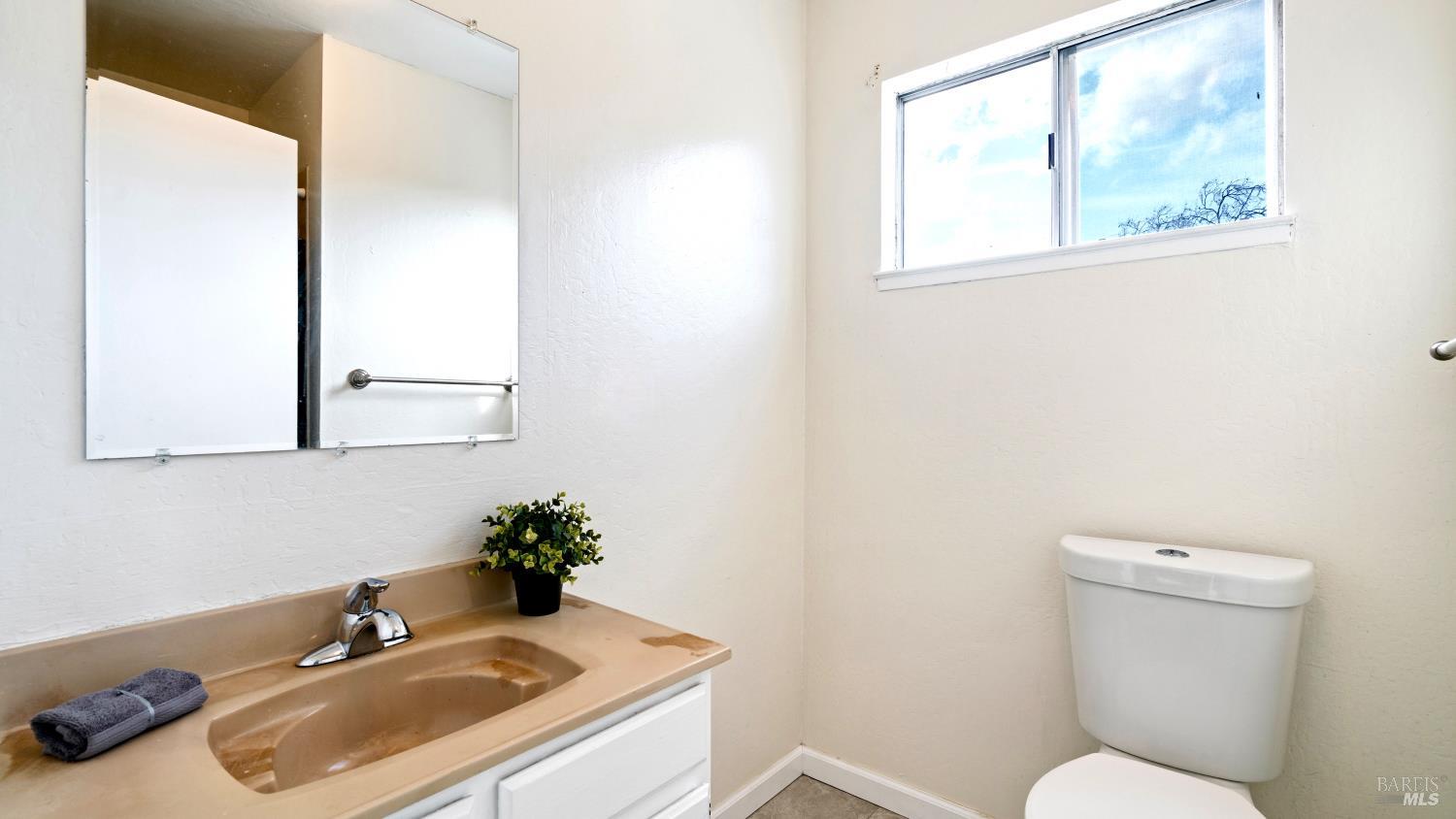 Detail Gallery Image 29 of 34 For 1680 Russell Ave, Santa Rosa,  CA 95403 - 4 Beds | 3 Baths