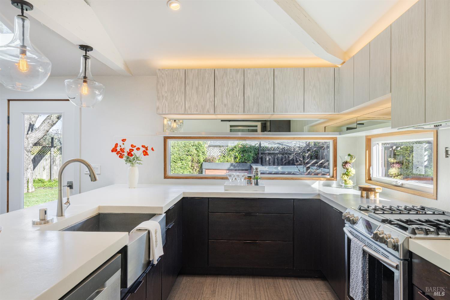 Detail Gallery Image 9 of 26 For 3776 Norfolk St, Napa,  CA 94558 - 3 Beds | 2 Baths