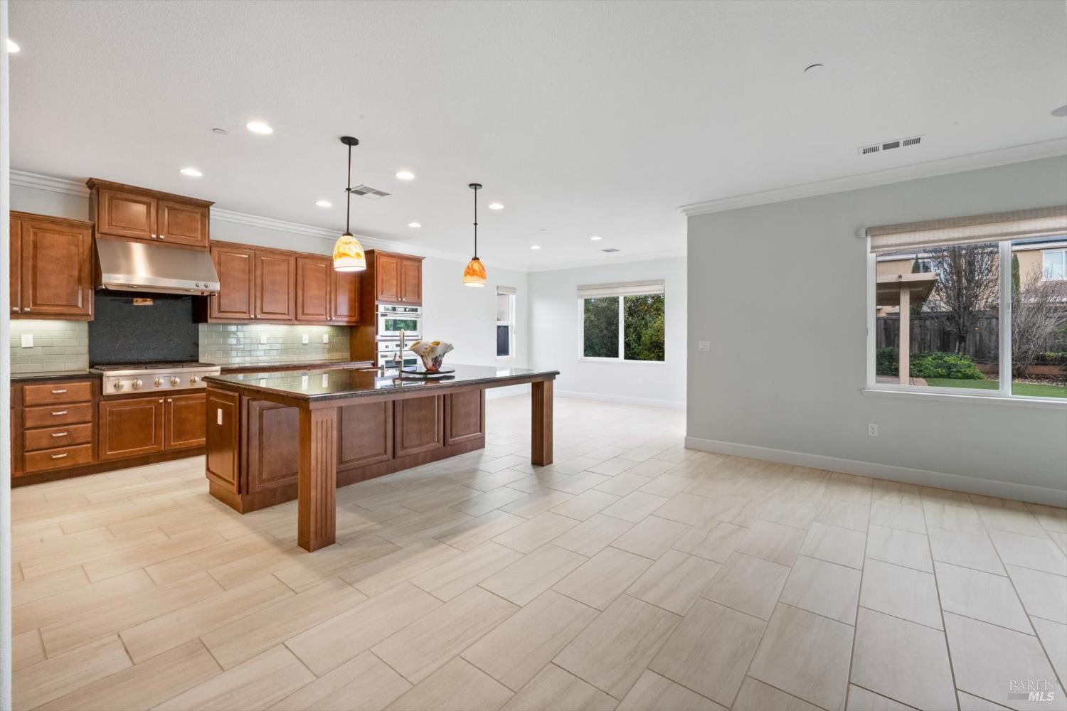 Detail Gallery Image 36 of 74 For 2036 Newcastle Dr, Vacaville,  CA 95687 - 3 Beds | 3 Baths