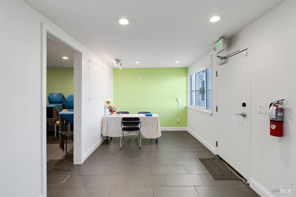 Detail Gallery Image 7 of 43 For 1966 Broadway St, Vallejo,  CA 94589 - – Beds | – Baths