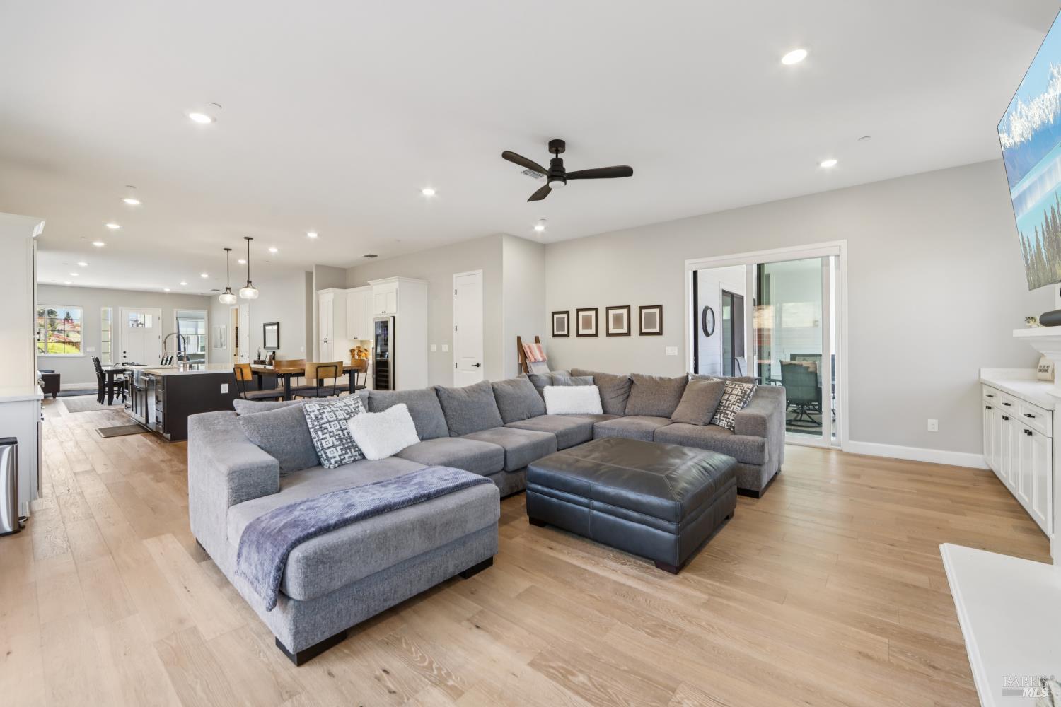 Detail Gallery Image 19 of 50 For 3675 Wyndemere Cir, Santa Rosa,  CA 95403 - 3 Beds | 3 Baths