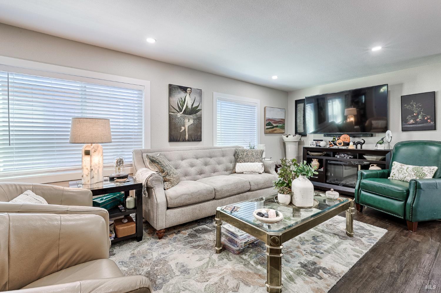 Detail Gallery Image 5 of 26 For 211 Apple Ln, Rohnert Park,  CA 94928 - 2 Beds | 2 Baths