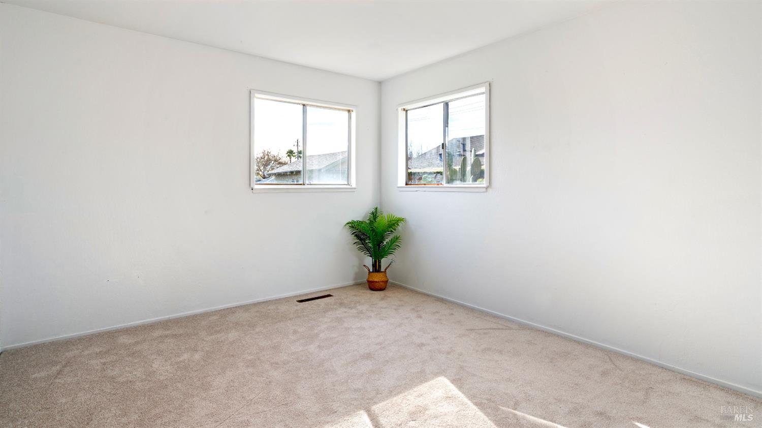 Detail Gallery Image 22 of 34 For 1680 Russell Ave, Santa Rosa,  CA 95403 - 4 Beds | 3 Baths