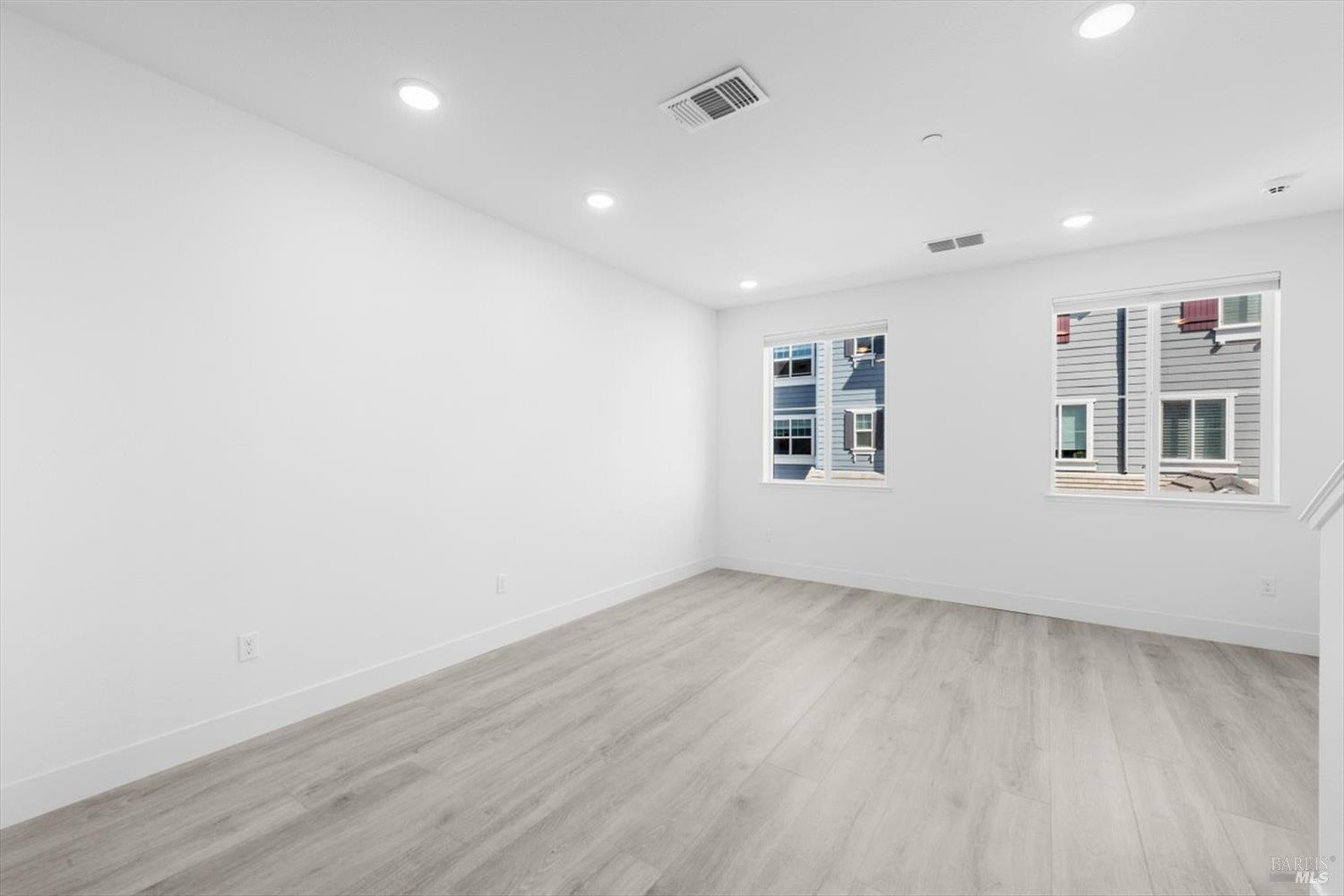 Detail Gallery Image 5 of 24 For 339 Pear Tree Ter #C,  Napa,  CA 94558 - 3 Beds | 3 Baths