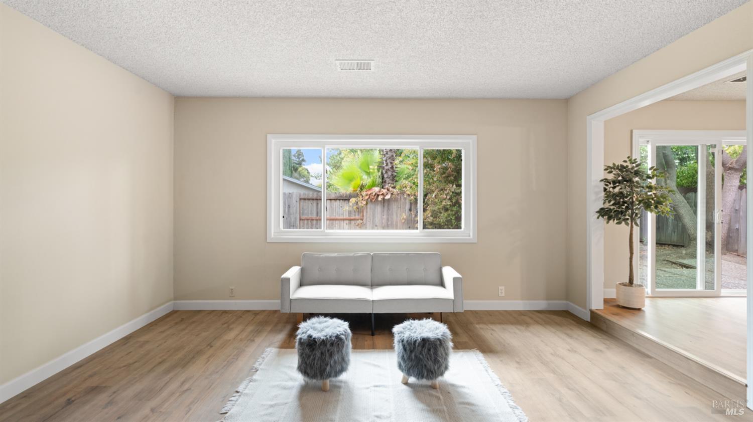 Detail Gallery Image 4 of 26 For 257 Holly Dr, Fairfield,  CA 94533 - 3 Beds | 2 Baths