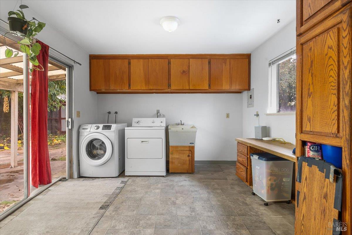 Detail Gallery Image 13 of 43 For 911 Harold Ln, Healdsburg,  CA 95448 - 3 Beds | 2 Baths