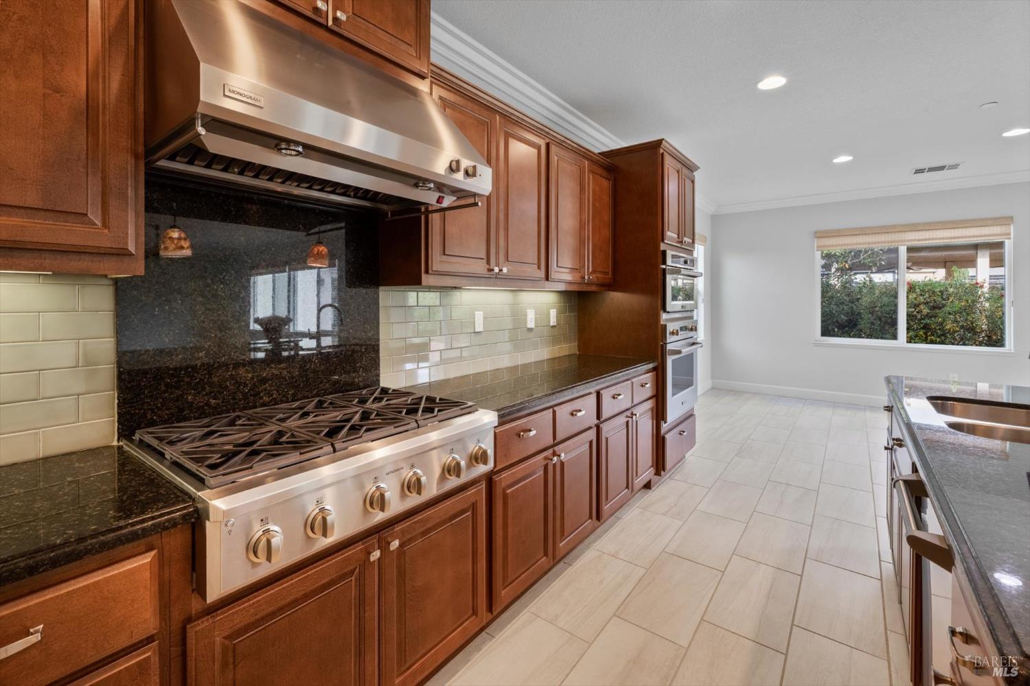 Detail Gallery Image 45 of 74 For 2036 Newcastle Dr, Vacaville,  CA 95687 - 3 Beds | 3 Baths