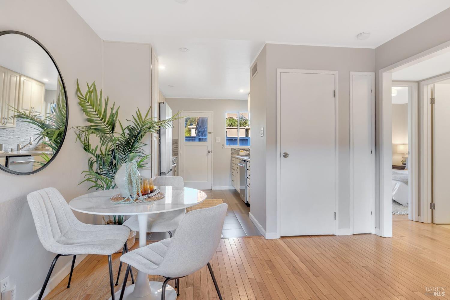 Detail Gallery Image 3 of 25 For 61 Pixley Ave #3,  Corte Madera,  CA 94925 - 2 Beds | 1 Baths