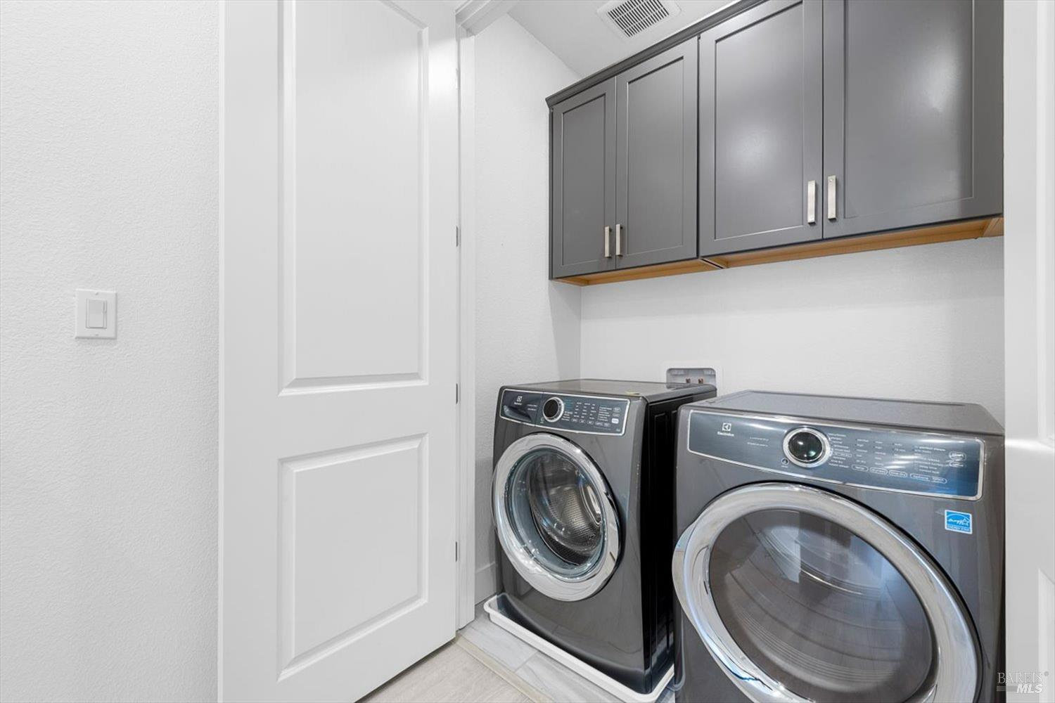 Detail Gallery Image 12 of 24 For 339 Pear Tree Ter #C,  Napa,  CA 94558 - 3 Beds | 3 Baths