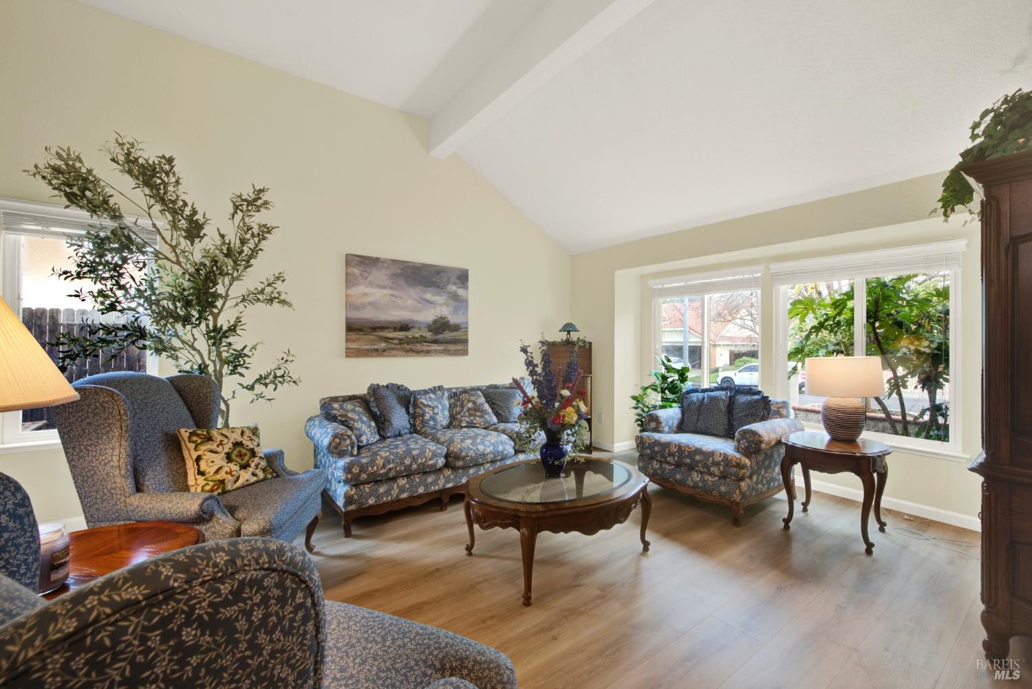 Detail Gallery Image 19 of 93 For 318 Kilgarvan Ct, Vacaville,  CA 95688 - 4 Beds | 3 Baths