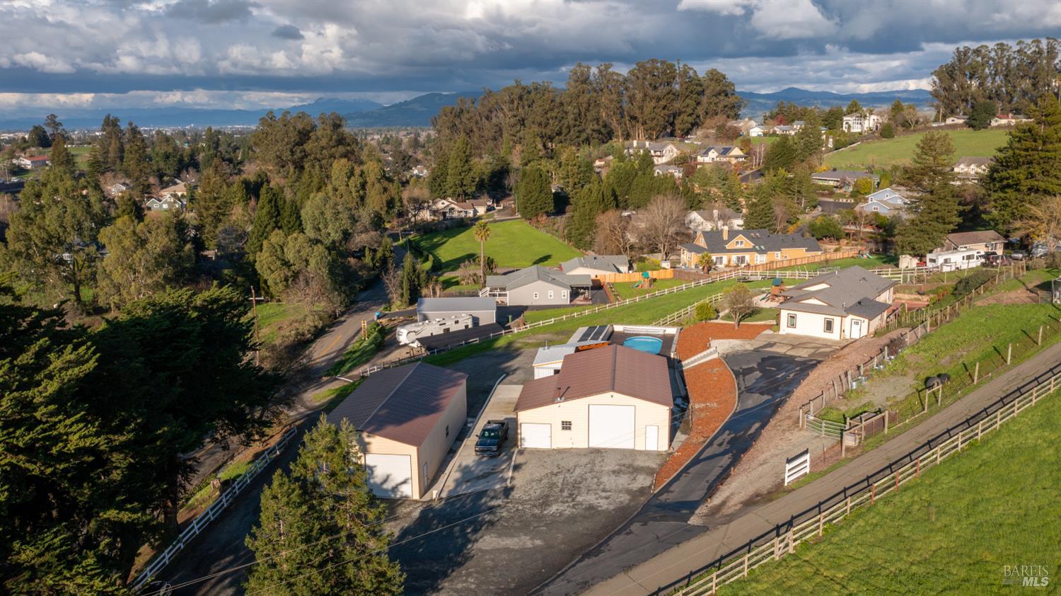 Detail Gallery Image 4 of 57 For 9130 Water Rd, Cotati,  CA 94931 - 3 Beds | 2/1 Baths