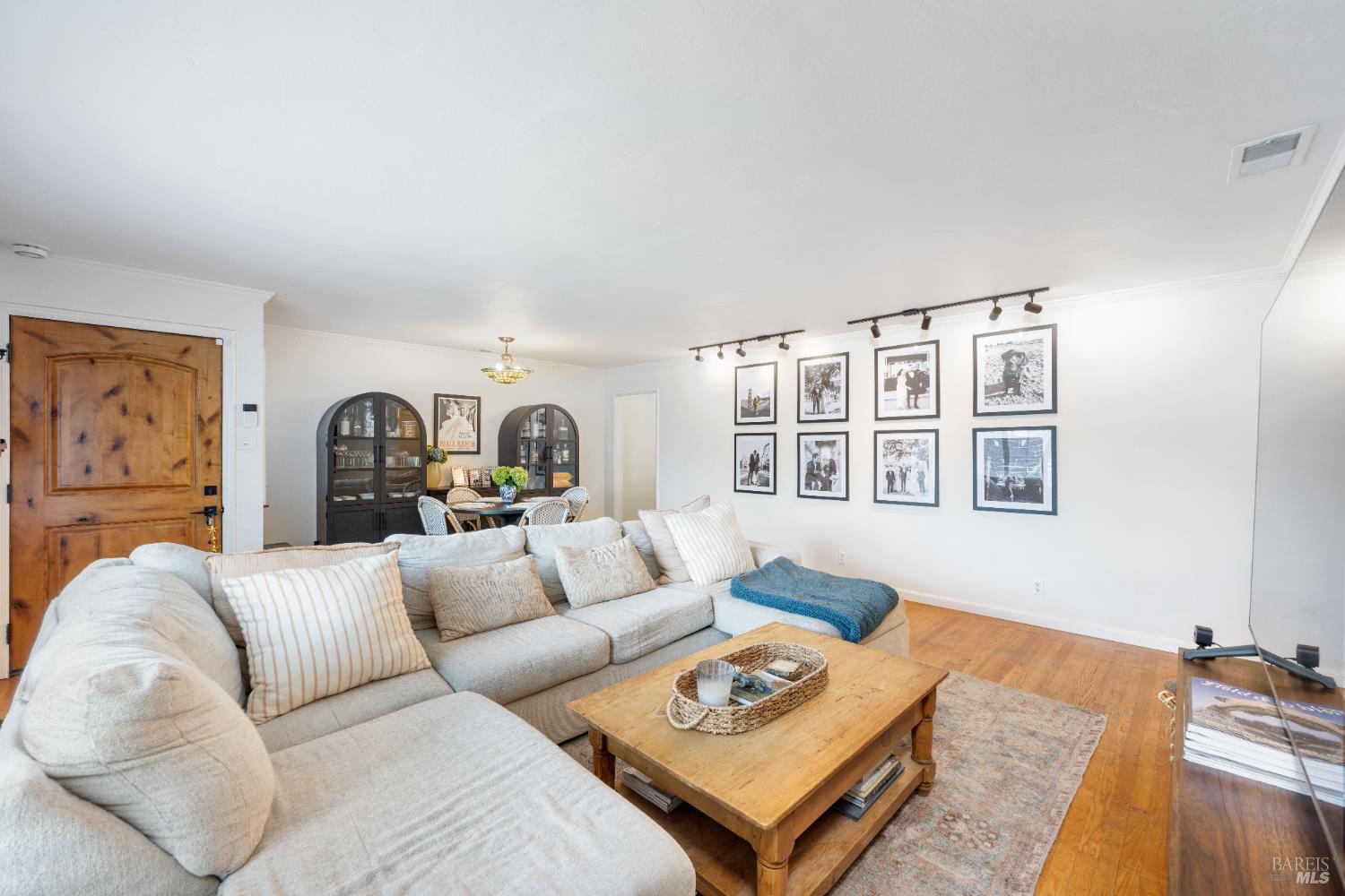 Detail Gallery Image 5 of 43 For 337 Bettencourt St, Sonoma,  CA 95476 - 3 Beds | 2 Baths