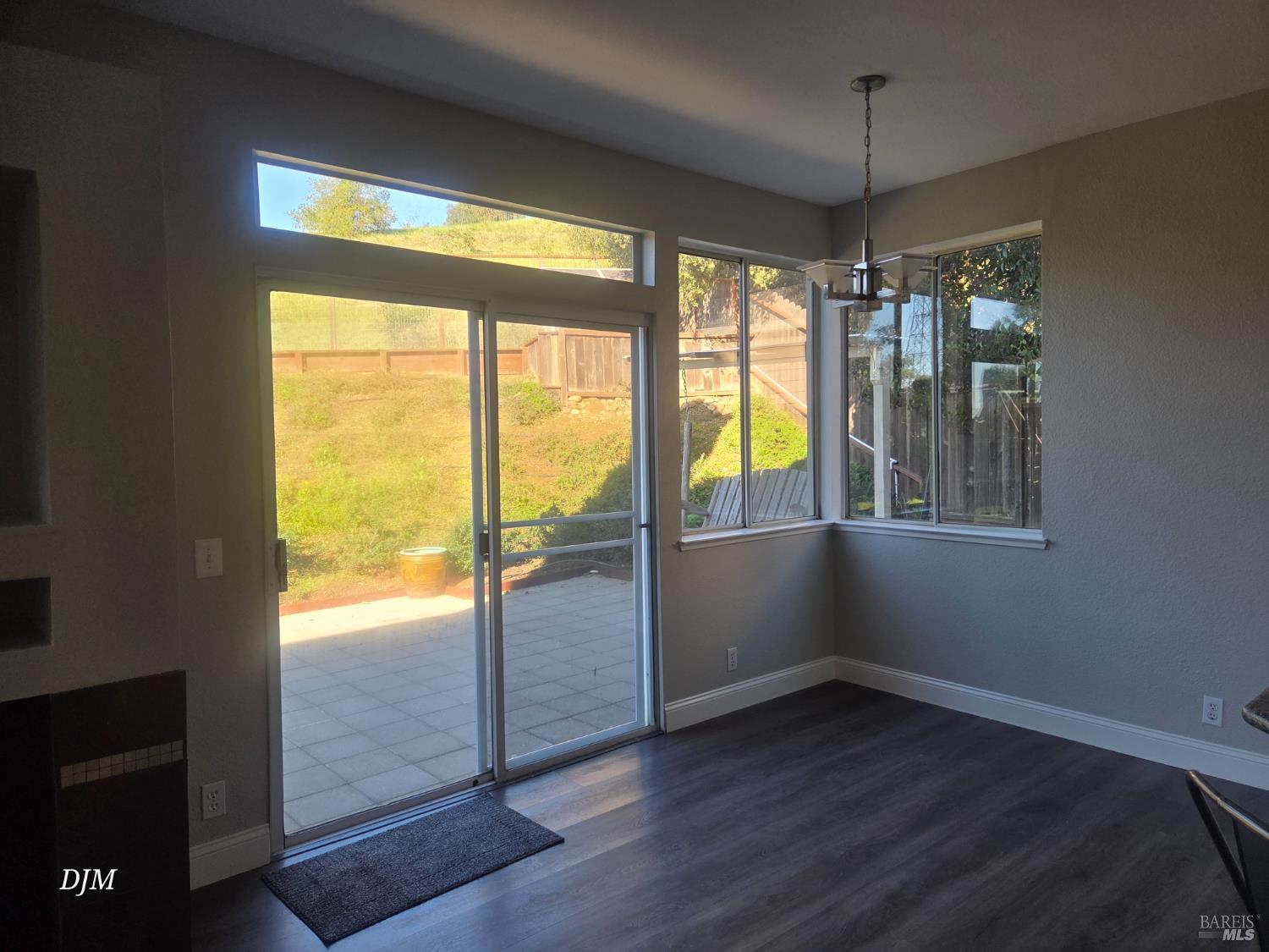 Detail Gallery Image 6 of 21 For 213 Waterview Ter, Vallejo,  CA 94591 - 3 Beds | 2/1 Baths