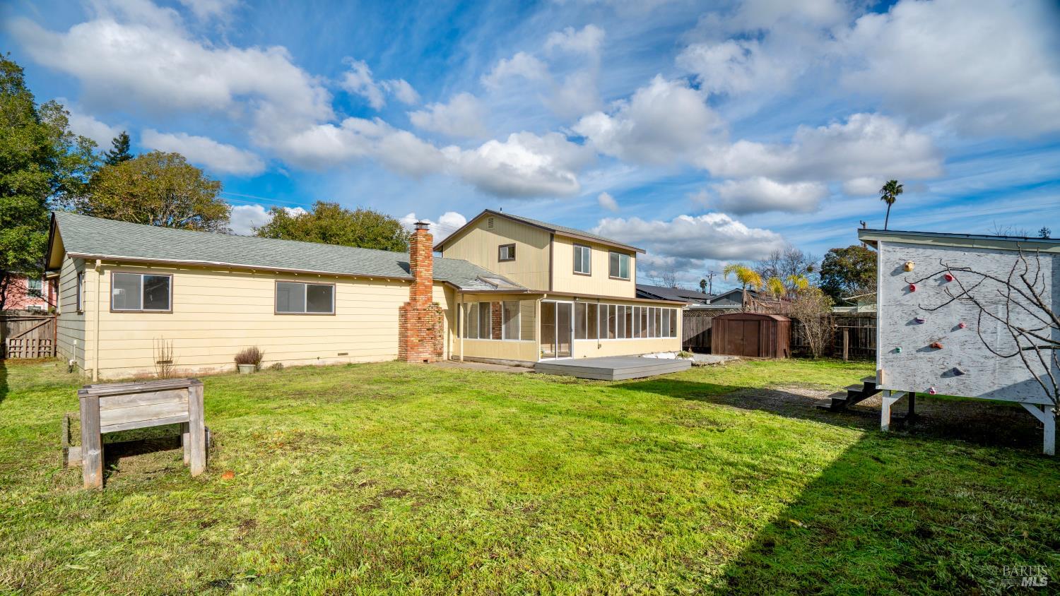 Detail Gallery Image 2 of 34 For 1680 Russell Ave, Santa Rosa,  CA 95403 - 4 Beds | 3 Baths