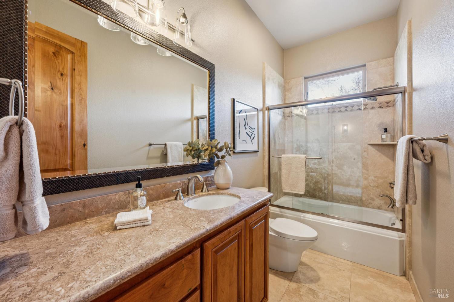 Detail Gallery Image 30 of 40 For 548 Fairway Dr, Novato,  CA 94949 - 5 Beds | 5 Baths