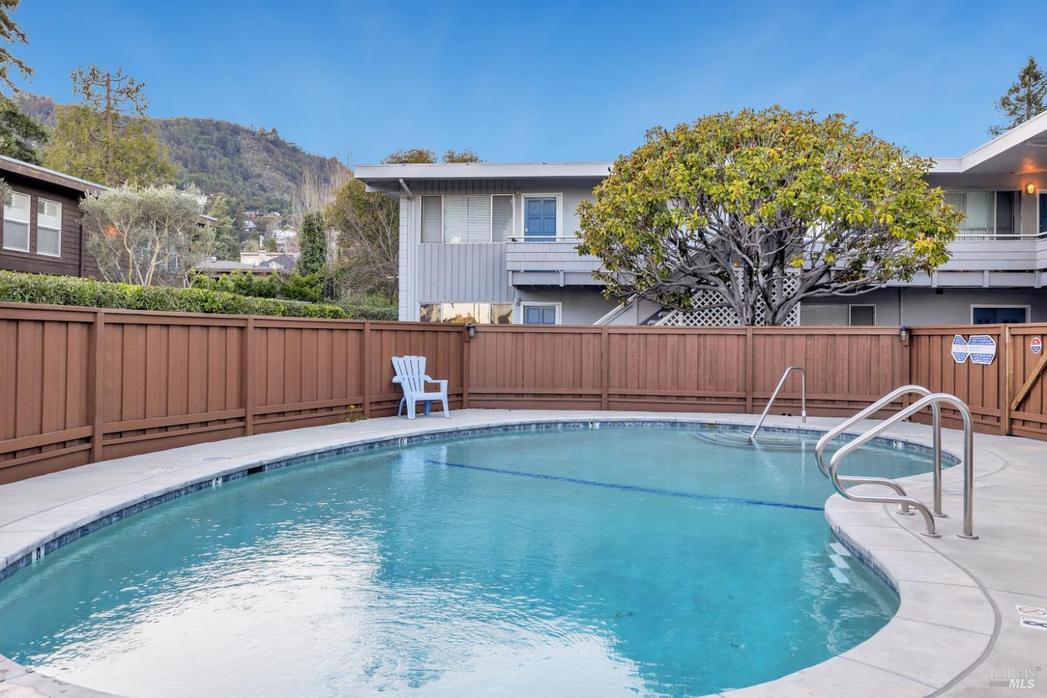 Detail Gallery Image 14 of 25 For 61 Pixley Ave #3,  Corte Madera,  CA 94925 - 2 Beds | 1 Baths