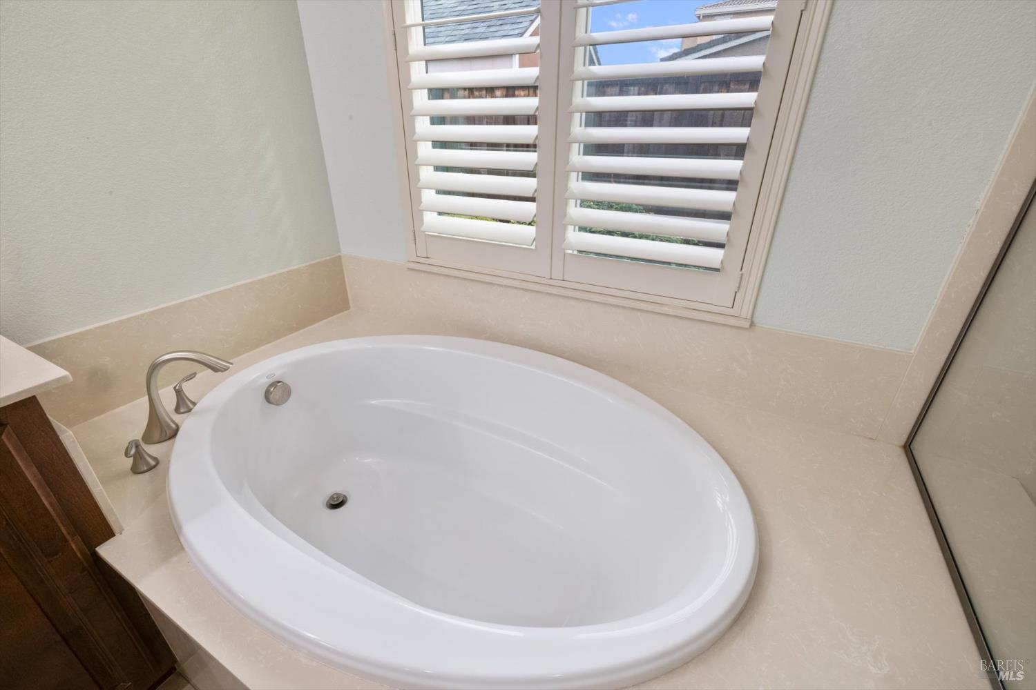 Detail Gallery Image 26 of 74 For 2036 Newcastle Dr, Vacaville,  CA 95687 - 3 Beds | 3 Baths