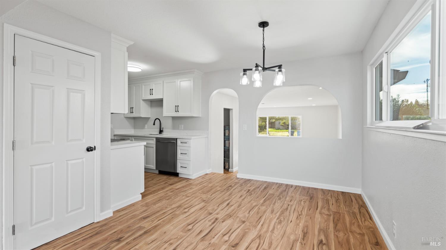 Detail Gallery Image 6 of 30 For 70 Manzanita Dr, Vacaville,  CA 95688 - 4 Beds | 2 Baths