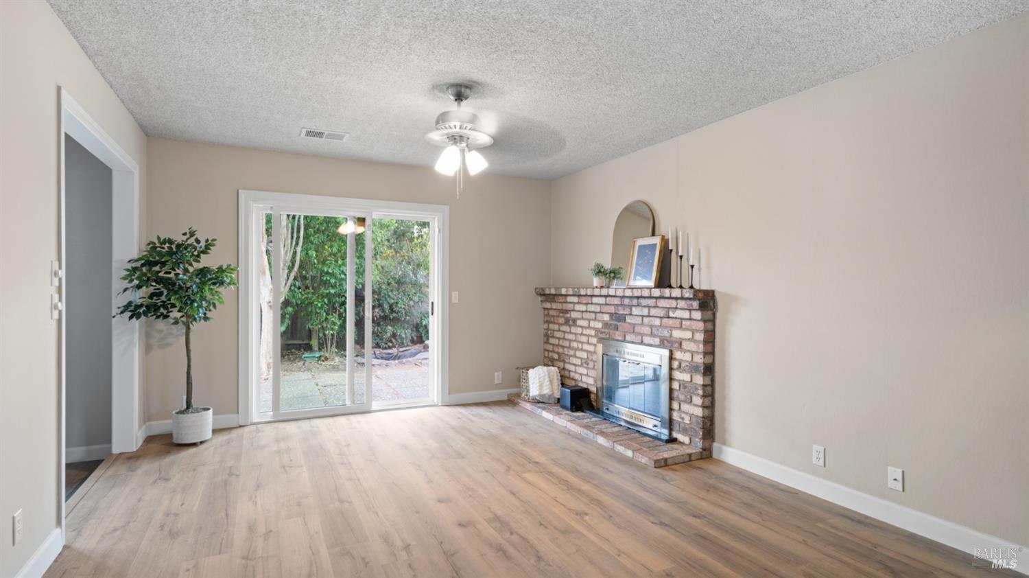 Detail Gallery Image 8 of 26 For 257 Holly Dr, Fairfield,  CA 94533 - 3 Beds | 2 Baths