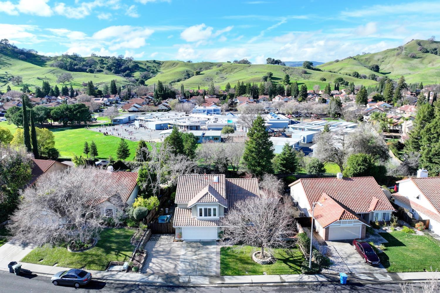 Detail Gallery Image 5 of 93 For 318 Kilgarvan Ct, Vacaville,  CA 95688 - 4 Beds | 3 Baths