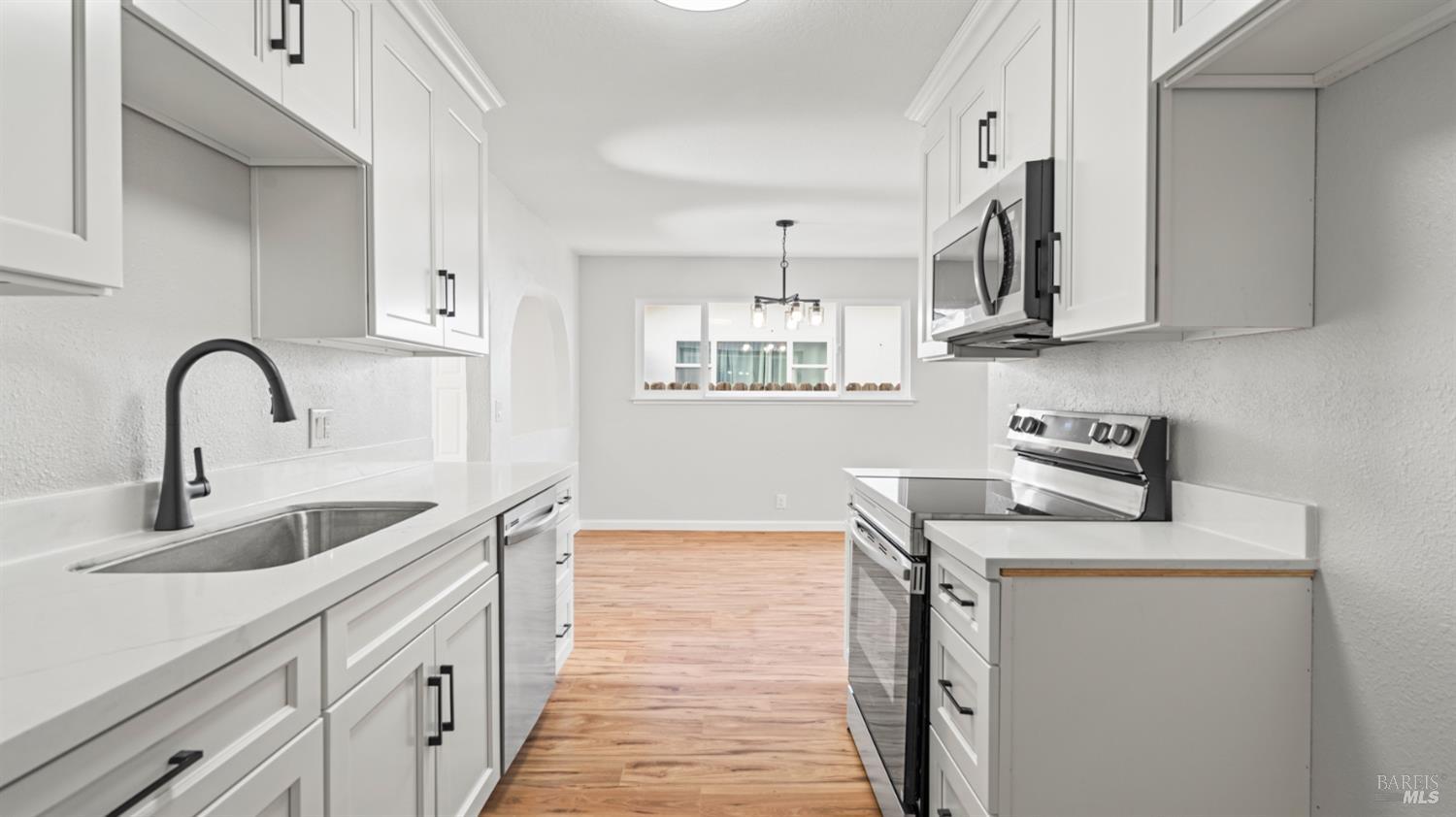 Detail Gallery Image 3 of 30 For 70 Manzanita Dr, Vacaville,  CA 95688 - 4 Beds | 2 Baths