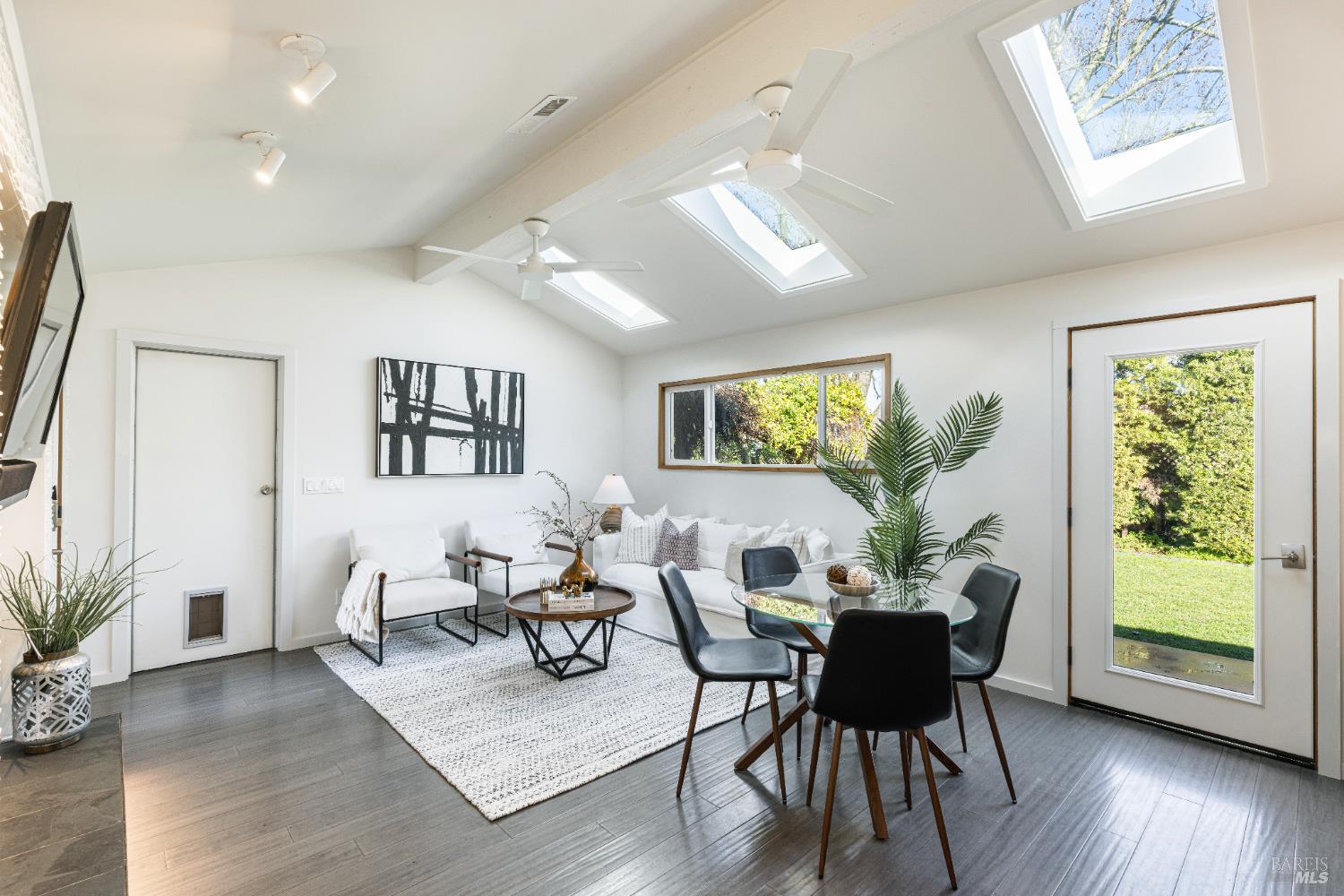 Detail Gallery Image 3 of 26 For 3776 Norfolk St, Napa,  CA 94558 - 3 Beds | 2 Baths