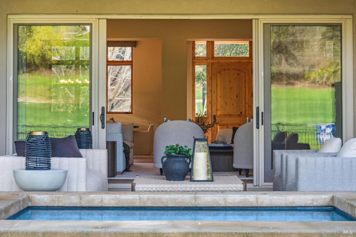 Detail Gallery Image 14 of 40 For 548 Fairway Dr, Novato,  CA 94949 - 5 Beds | 5 Baths