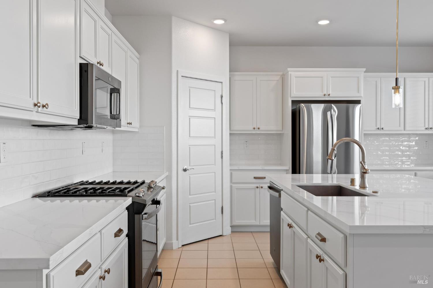 Detail Gallery Image 9 of 40 For 1336 Renewal Ln, Fairfield,  CA 94533 - 4 Beds | 3 Baths