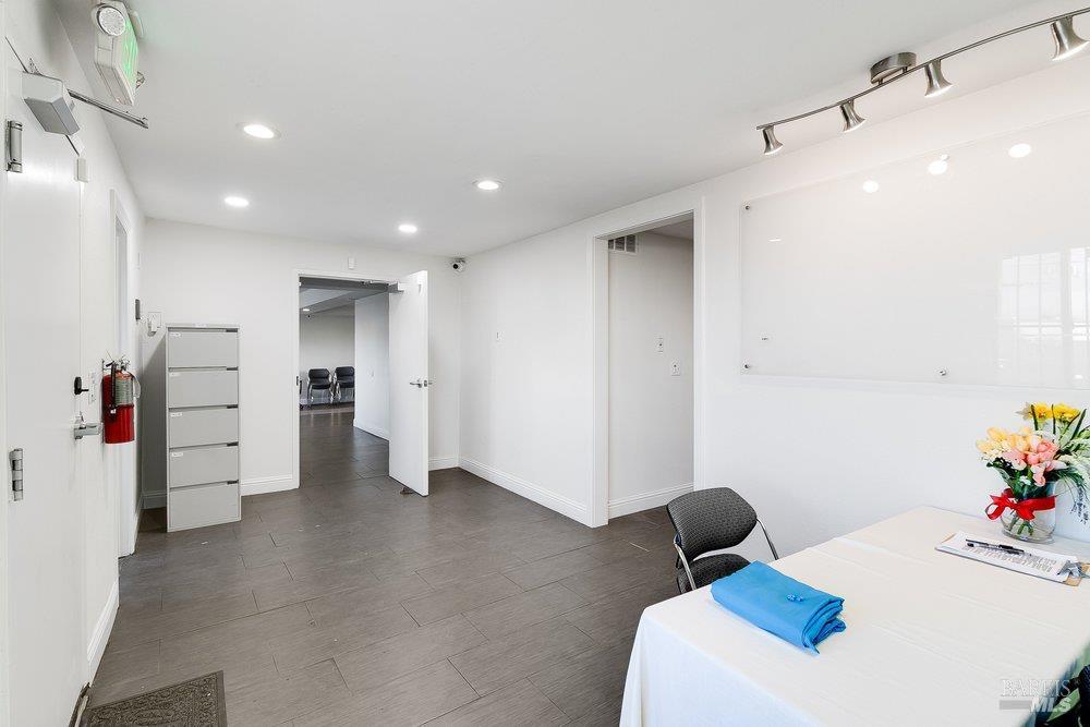 Detail Gallery Image 6 of 43 For 1966 Broadway St, Vallejo,  CA 94589 - – Beds | – Baths