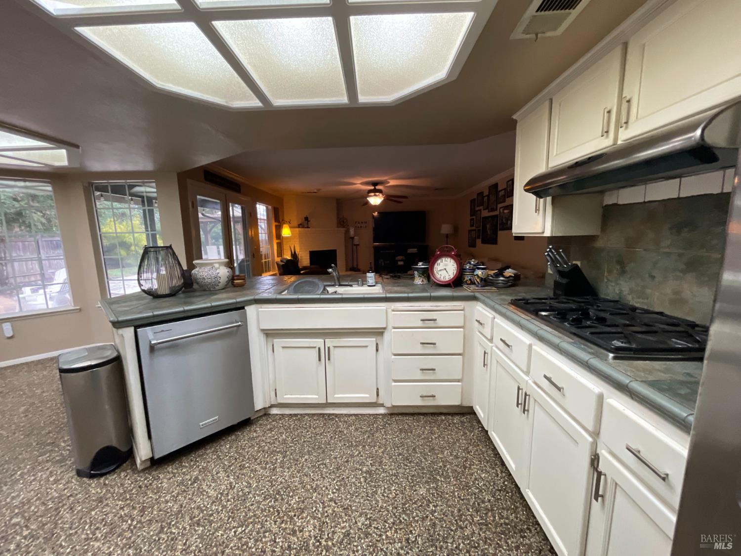 Detail Gallery Image 5 of 6 For Address Is Not Disclosed, Visalia,  CA 93277 - 4 Beds | 3 Baths