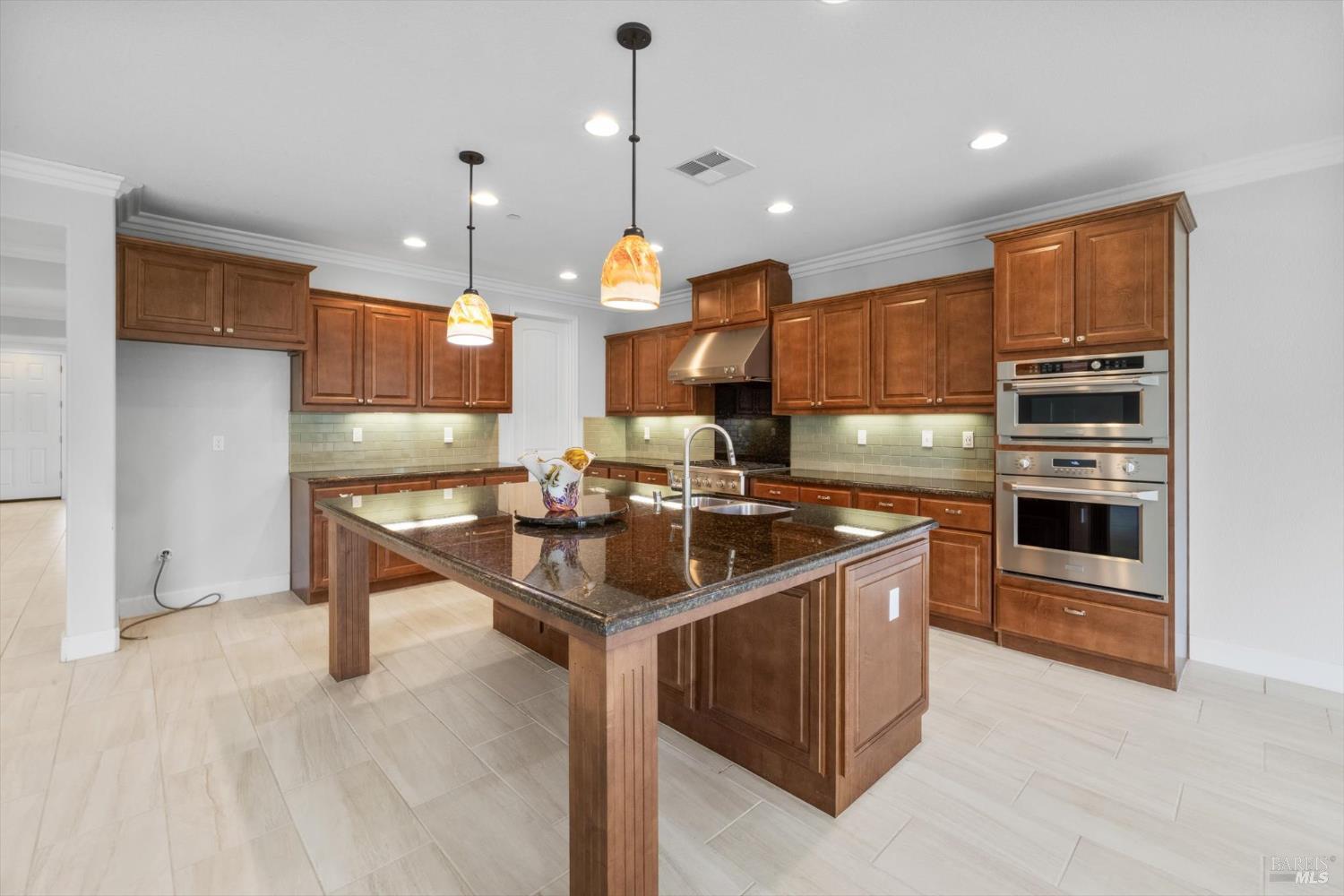 Detail Gallery Image 43 of 74 For 2036 Newcastle Dr, Vacaville,  CA 95687 - 3 Beds | 3 Baths