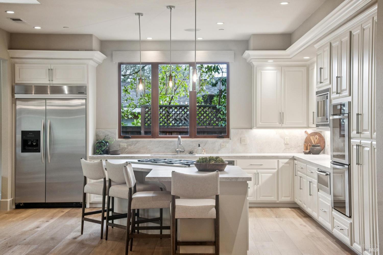 Detail Gallery Image 2 of 40 For 548 Fairway Dr, Novato,  CA 94949 - 5 Beds | 5 Baths