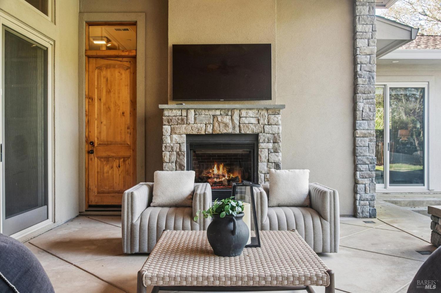 Detail Gallery Image 16 of 40 For 548 Fairway Dr, Novato,  CA 94949 - 5 Beds | 5 Baths