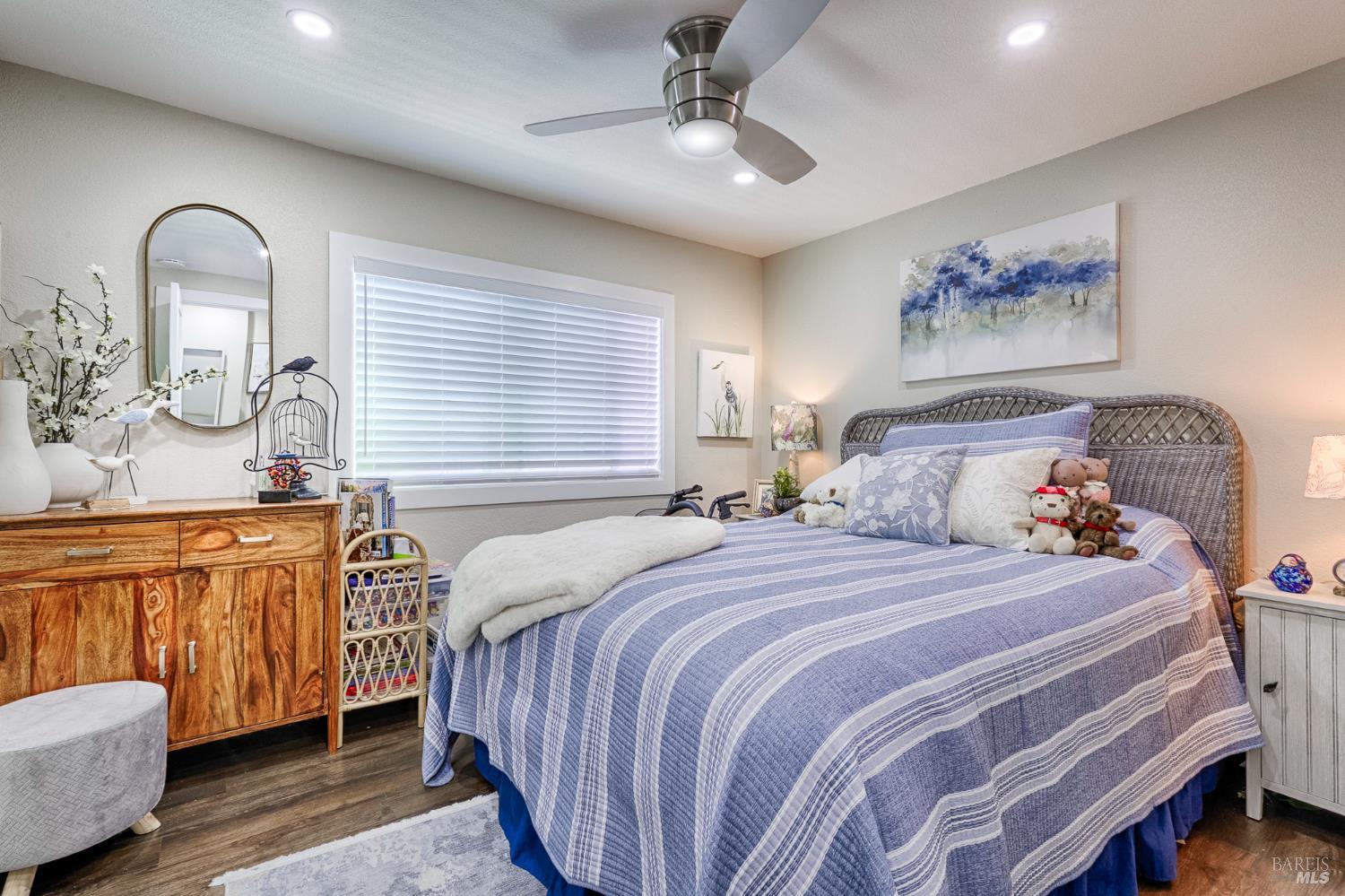 Detail Gallery Image 10 of 26 For 211 Apple Ln, Rohnert Park,  CA 94928 - 2 Beds | 2 Baths