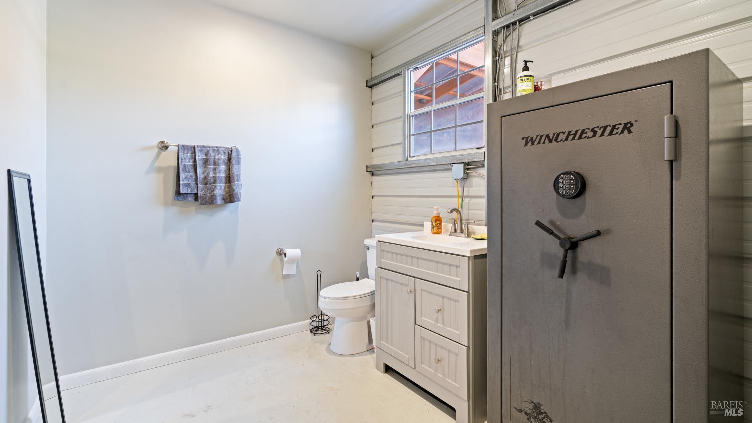 Detail Gallery Image 33 of 57 For 9130 Water Rd, Cotati,  CA 94931 - 3 Beds | 2/1 Baths