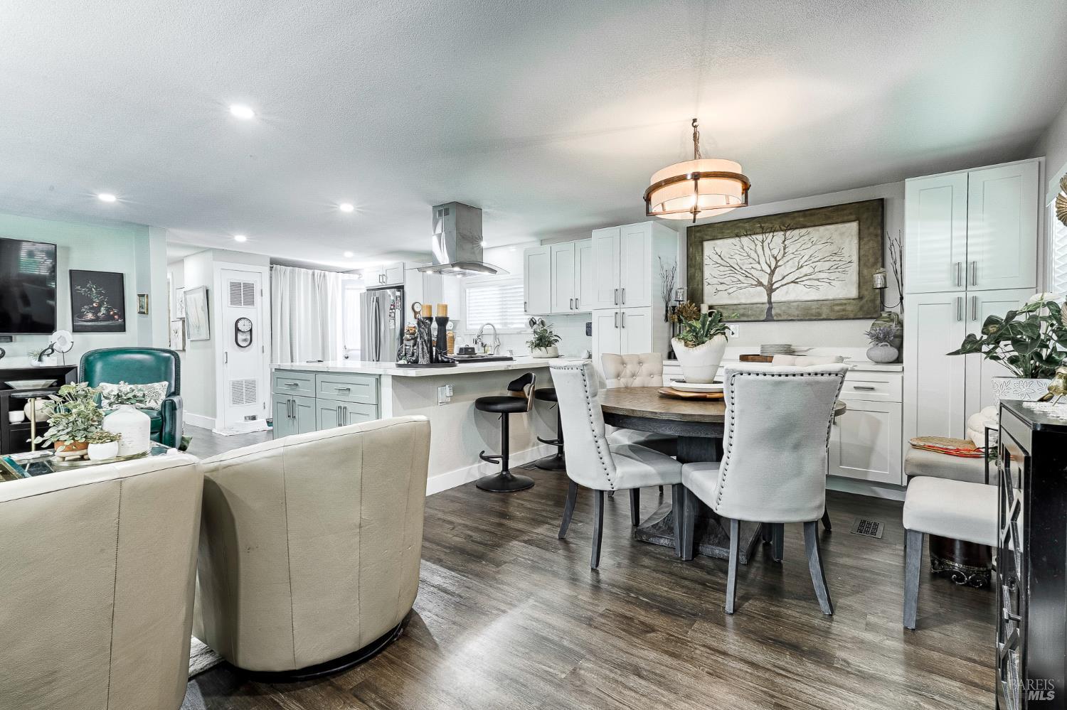 Detail Gallery Image 8 of 26 For 211 Apple Ln, Rohnert Park,  CA 94928 - 2 Beds | 2 Baths