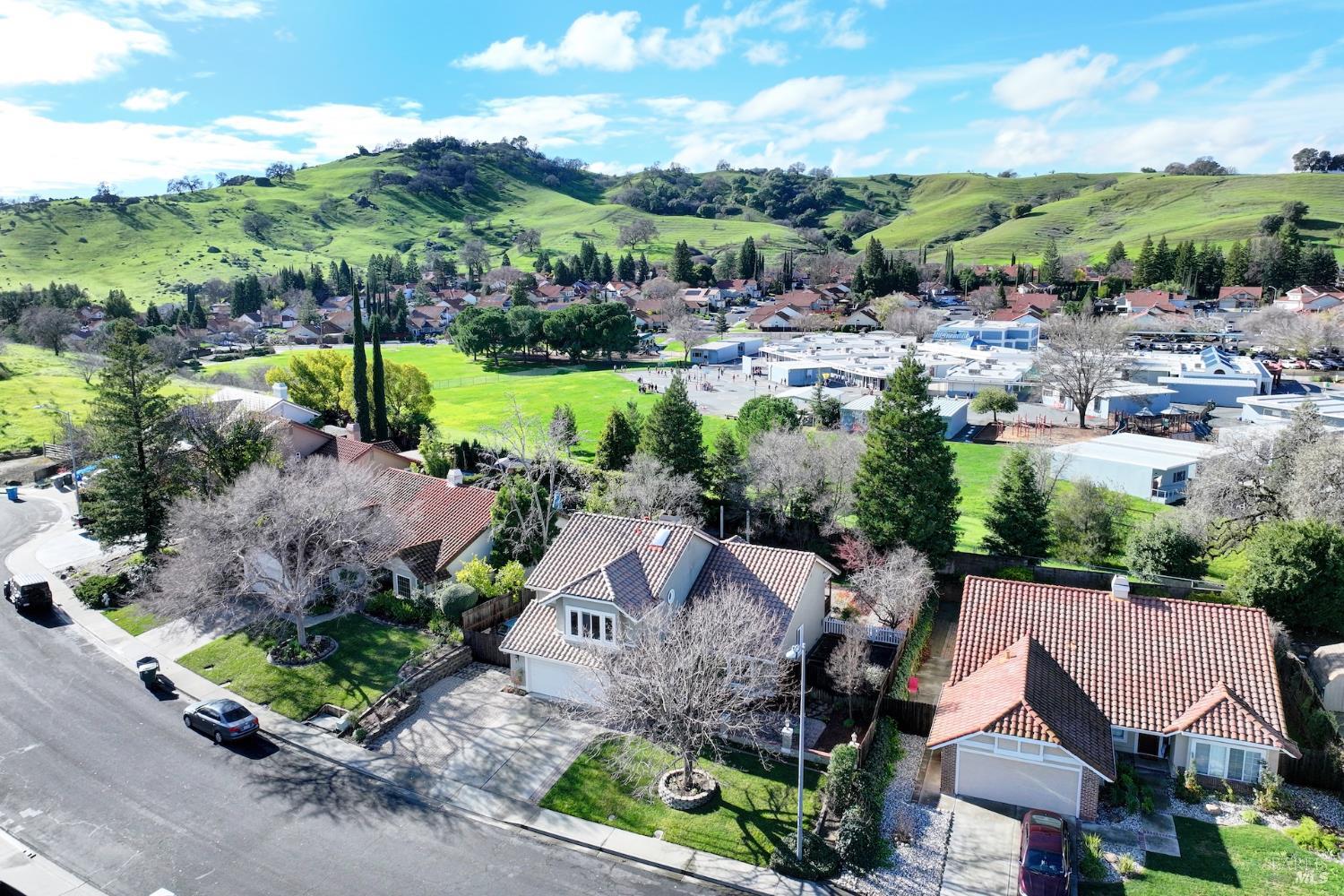 Detail Gallery Image 6 of 93 For 318 Kilgarvan Ct, Vacaville,  CA 95688 - 4 Beds | 3 Baths