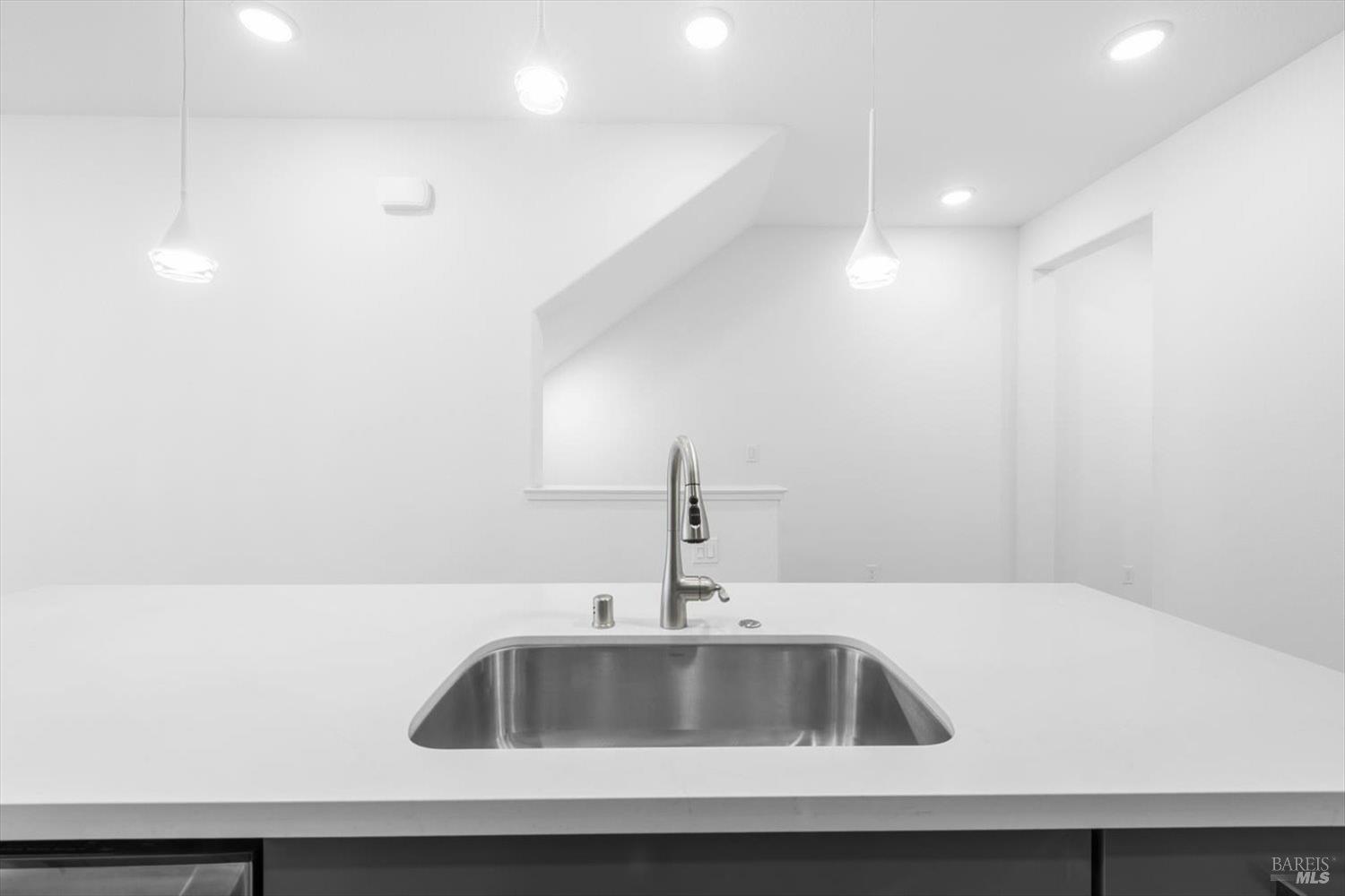 Detail Gallery Image 8 of 24 For 339 Pear Tree Ter #C,  Napa,  CA 94558 - 3 Beds | 3 Baths