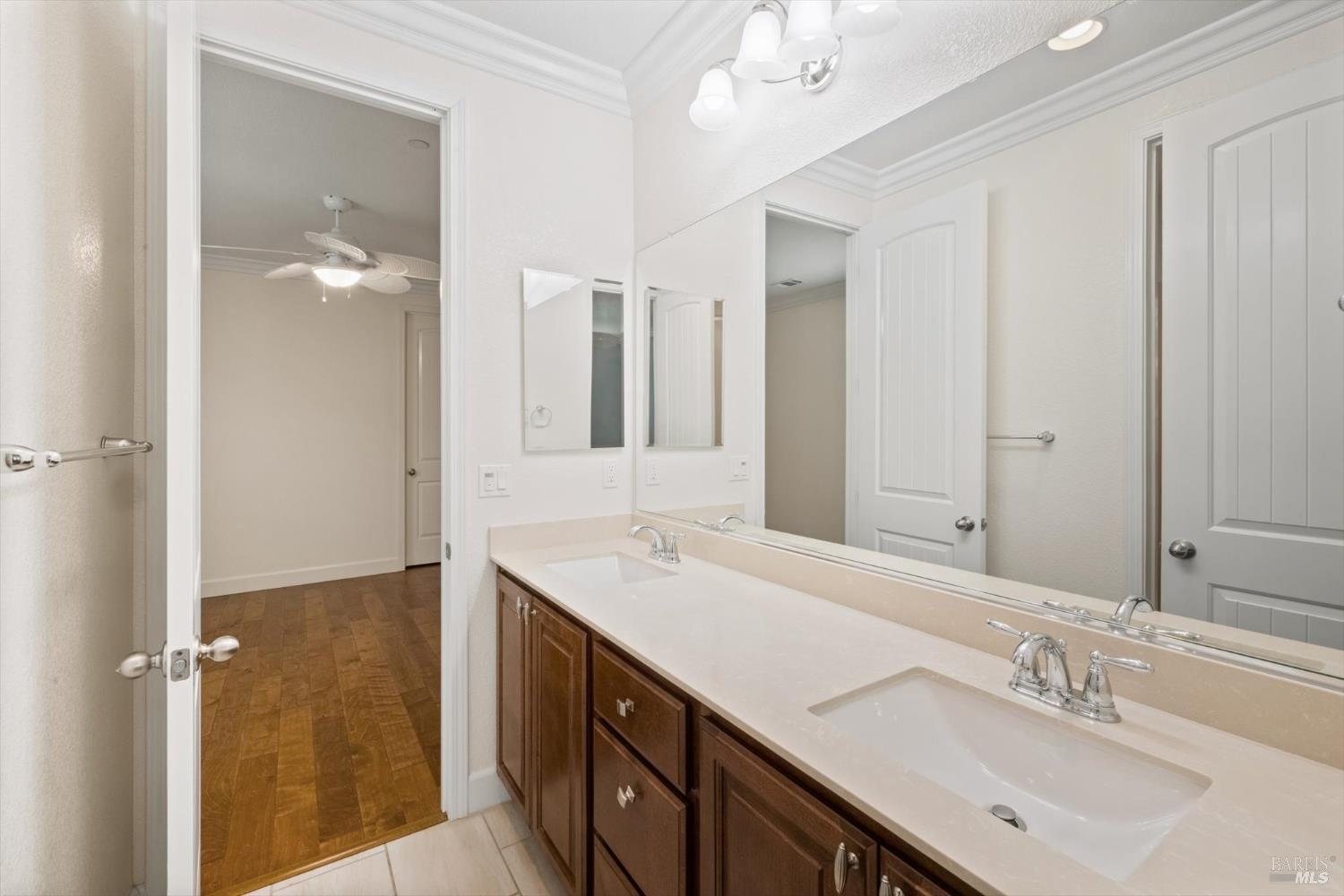 Detail Gallery Image 12 of 74 For 2036 Newcastle Dr, Vacaville,  CA 95687 - 3 Beds | 3 Baths