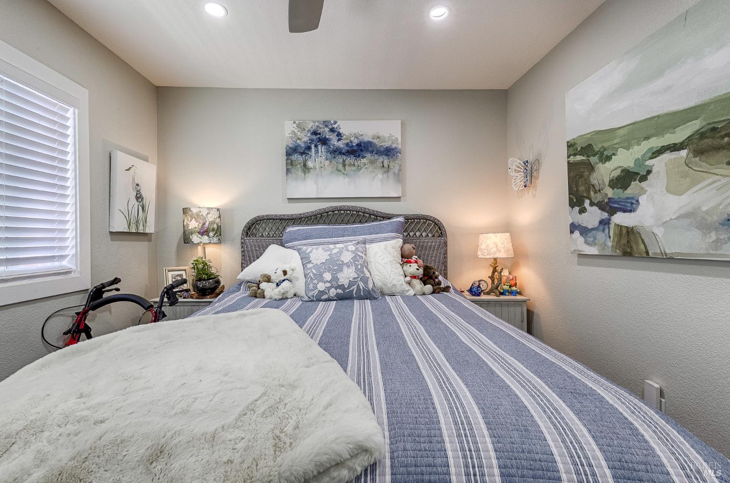 Detail Gallery Image 11 of 26 For 211 Apple Ln, Rohnert Park,  CA 94928 - 2 Beds | 2 Baths